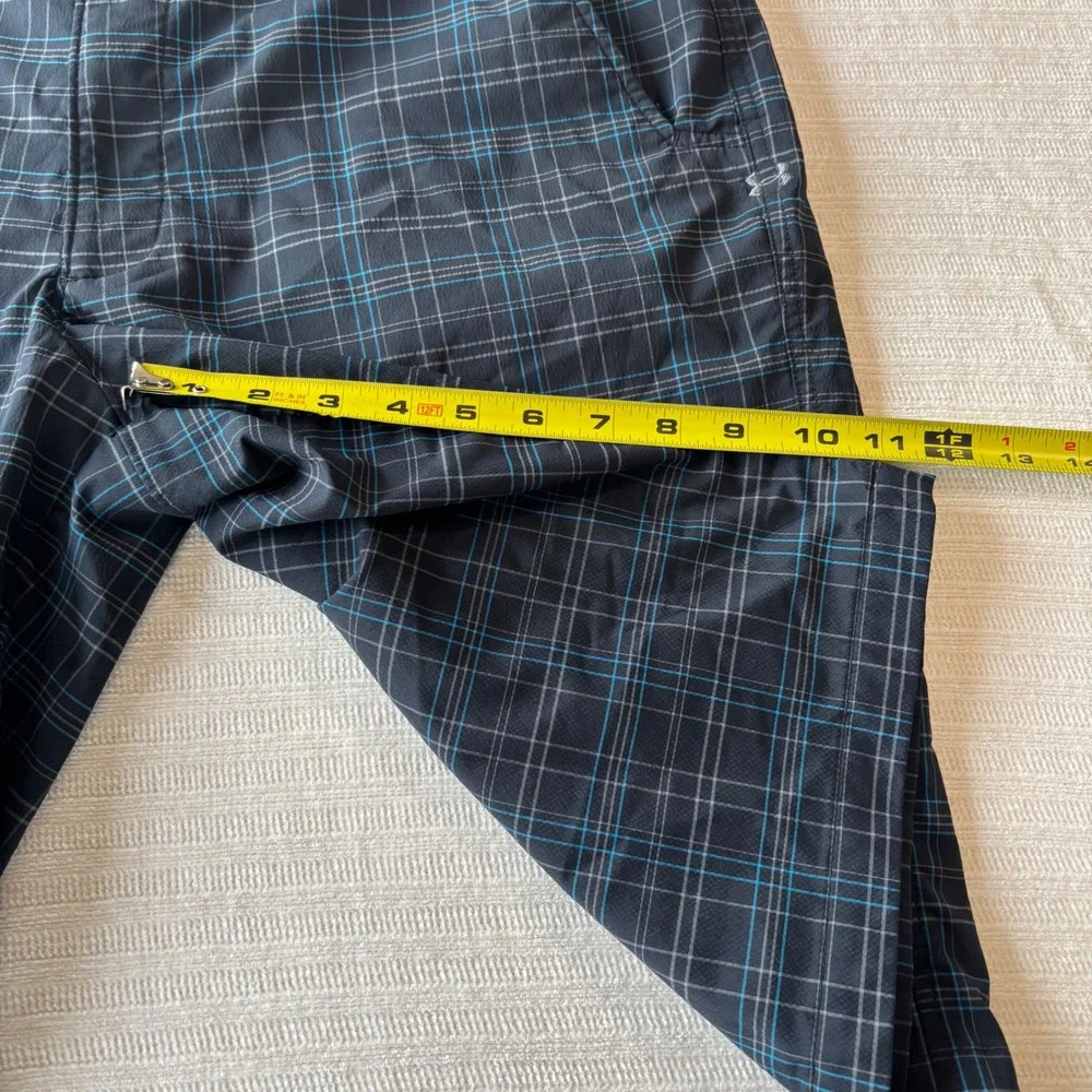 Under Armour Mens Plaid Golf Shorts Black Blue Size 36 Flat Front Stretch